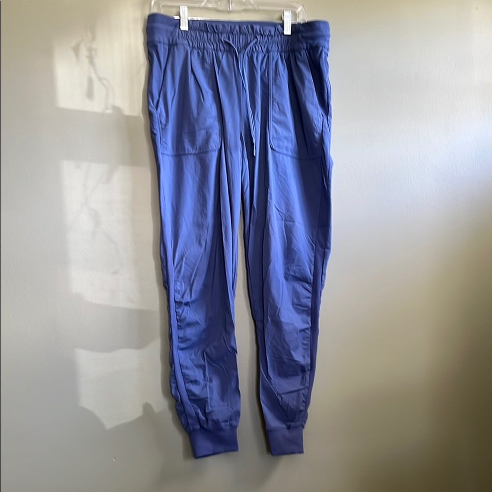 Lululemon women’s joggers